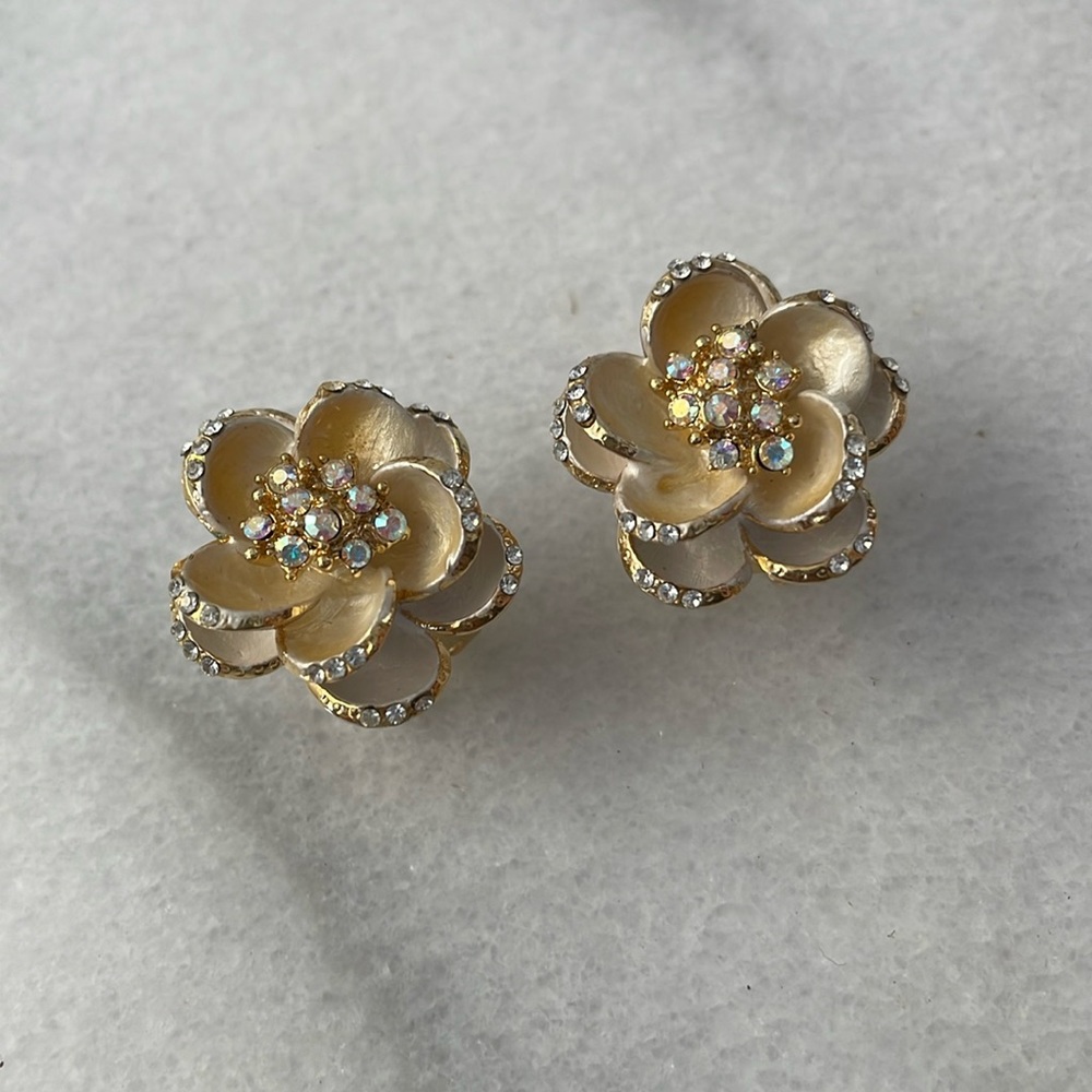 Beautiful Flower Swarovski Earrings